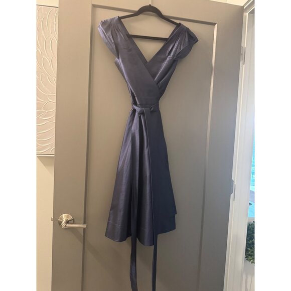 Diane Von Furstenberg Navy Silk Wrap Dress Size 6 Elegant Design Mid-Length - Picture 3 of 9